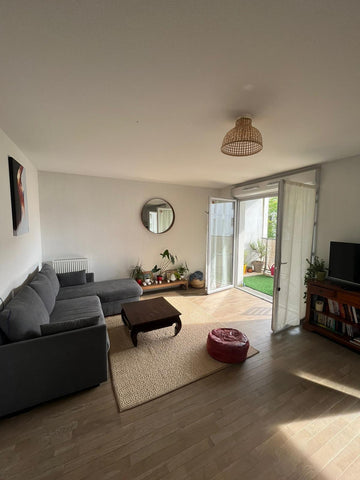 Soyez les bienvenus dans notre appartement, très agréable et calme pour profiter Bordeaux, France Superbe appartement en résidence avec balcon Entire condo vacation rental 622365923657671376