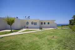 Kamiros Apartment is located in Kalavárda. Located on the beachfront, this prope  Kamiros Apartment Entire home vacation rental 36682240