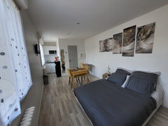 Simplifiez-vous la vie dans ce logement paisible et central.<br />Parking réserv  ★Le petit paradis du Haut-Lévêque★Pessac★Tram B★ Entire rental unit vacation rental 539133235999292079