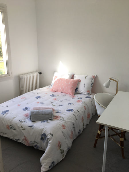 Decor moderne trois chambres, salle à manger salon avec un canapé simple,pouvant Saint-Médard-en-Jalles, France Villa 56 Entire home vacation rental 34137742