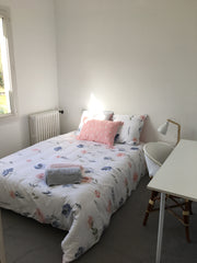 Decor moderne trois chambres, salle à manger salon avec un canapé simple,pouvant Saint-Médard-en-Jalles, France Villa 56 Entire home vacation rental 34137742