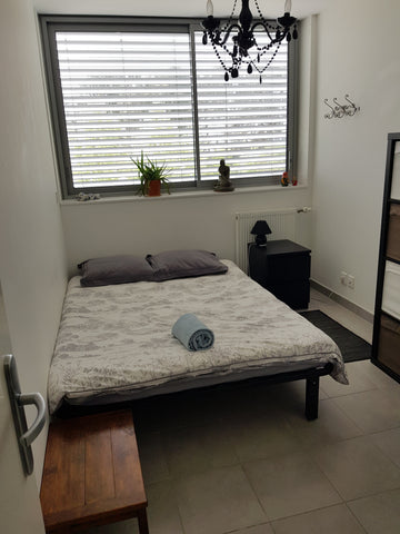 L'appartement, dans lequel je vis aussi, est situé dans l'éco-quartier Ginko <br Bordeaux, France Bordeaux-Lac près Palais Congrès, Parc Expo, Stade Private room in condo vacation rental 7525312