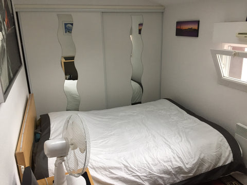 Chambre dans T3 duplex récent et lumineux de 63 m2 situé dans le centre de St Mé Saint-Médard-en-Jalles, France Chambre dans joli T3 duplex récent et calme Private room in condo vacation rental 19613958