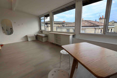 Profitez d'un logement élégant et central. Situé juste derrière la place Gambett Bordeaux, France Bordeaux : Beau studio en plein centre Entire rental unit vacation rental 50617561