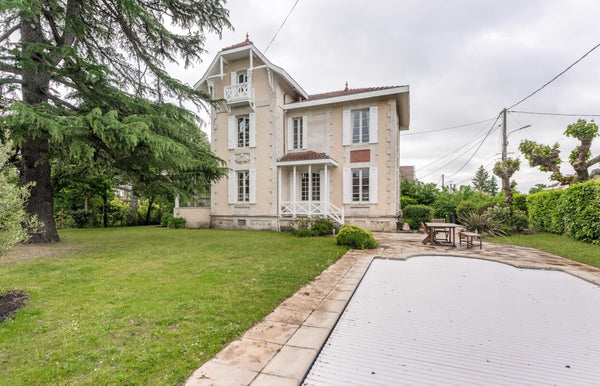 Large and luminous city house in the center of Pessac, close to Bordeaux, for 8  Paris, France LUMINOUS HOUSE WITH A POOL - PESSAC (BORDEAUX) Entire home vacation rental 18975066