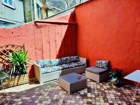 Je m'appelle Jeanne, je suis une infirmière de 28 ans, et je serai ravie de vous  T2 avec terrasse Entire rental unit vacation rental 38550300