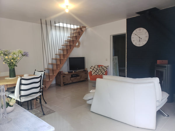 Jolie petite maison entourée de parcs et de verdure tout près de Bordeaux<br /><  Agréable maison de ville avec poêle à bois. Entire townhouse vacation rental 40128332