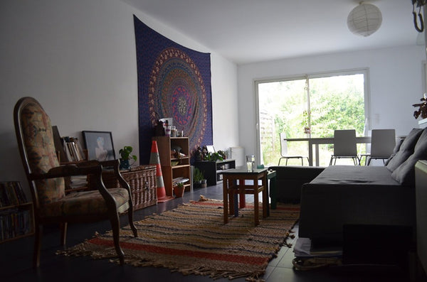 This beautiful house has a spacious living room with an open kitchen and a garde Bordeaux, France Chambre dans belle maison, proche du centre ville. Private room in home vacation rental 36666575