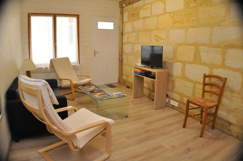 Rive droite face à Bordeaux<br />Dans le vieux Lormont,site classé.<br />Prenez  Gaja-et-Villedieu, France GITE DE VILLE + cour et petit garage Entire townhouse vacation rental 6492901