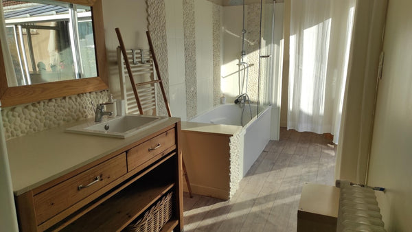 Studio 30 m2, cozy with independent access for couple or person traveling on bus Pessac, France STUDIO 30 m2 tout équipé / TERRASSE Pessac centre Private room in townhouse vacation rental 17674430