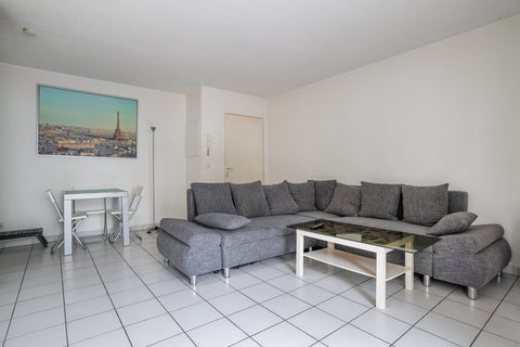 Charming apartment located in the beautiful city of Bordeaux. With a surface are  CHARMING APARTMENT FOR 2 PEOPLE LOCATED IN THE BEAUTIFUL CITY OF BORDEAUX Entire condo vacation rental 36561838