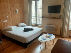 Le Montesquieu is a cozy studio located between the 1st and 2nd floors of a buil Bordeaux, France Le Montesquieu, Center - Free Parking Possible Entire rental unit vacation rental 23866512