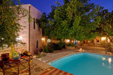 Absolute privacy, 3 bedrooms, 3 bathrooms, private pool and garden, free wi-fi i Greece Eleni’s Stately Home, picturesque location! Entire home vacation rental 818922