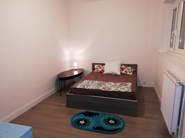 Residance calme,simpa,et proche du centre ville... Et aussi des commerces auchan  Chambre privée à louer dans un Jolie appartement. Private room in condo vacation rental 33207717