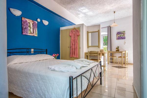 Fully-equipped studio,with en-suite bedroom. Stavros is really is blessed with e Royal Tunbridge Wells, United Kingdom Studio apartment by the sea. Entire condo vacation rental 29867766