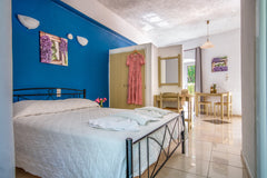 Fully-equipped studio,with en-suite bedroom. Stavros is really is blessed with e Royal Tunbridge Wells, United Kingdom Studio apartment by the sea. Entire condo vacation rental 29867766