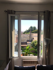 Quartier très calme en centre ville ( 10 min à pieds de la place Gambetta zone d Bordeaux, France Appartement 45 m2 très lumineux centre ville Entire rental unit vacation rental 37416873