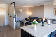 Appartement cosy et moderne, refait à neuf, au 4e étage d'une résidence sécurisé Bordeaux, France Le Saint-James, proche parc Rivière Entire condo vacation rental 31489664