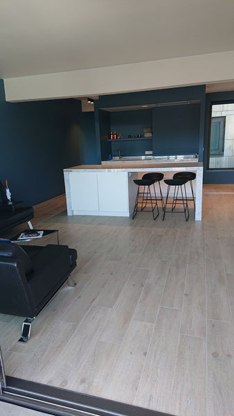 Nieuw gebouw, opgeleverd in 2020.<br />Moderne loft, enkel deuren aan toilet en   Gilliams Loft Entire loft vacation rental 50223040