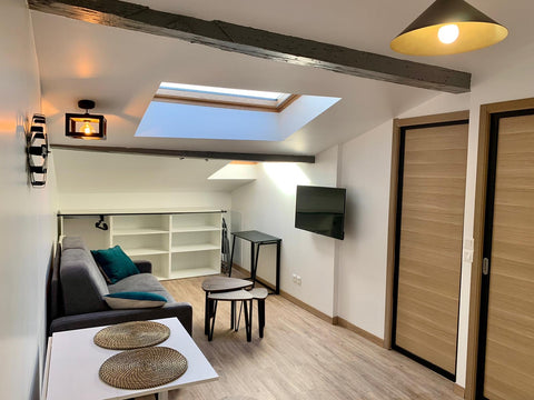 Welcome to Bordeaux! <br /> <br />This 32 square meters apartment is charming, w Bordeaux, France Chic & lumineux T2 hyper centre Bordeaux Entire rental unit vacation rental 632948045765358219