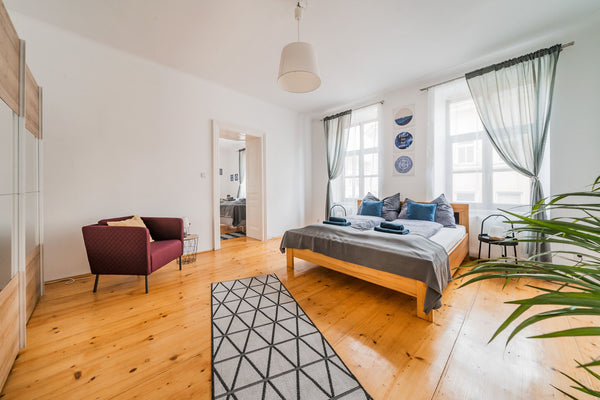 • 3 Zimmer, 1 Badezimmer, 85m²<br />• TOP-Lage: 15 Min. zur Altstadt<br />• Idea Vienna, Austria NEU: 85m² - 15 Min. Altstadt - 3 Zimmer Entire rental unit vacation rental 18223871