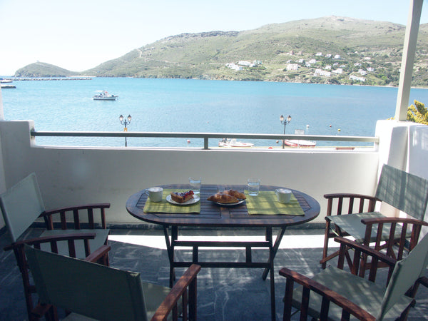 Luxurious apartment 48,00m² on the promenade of the picturesque port of Andros,  Greece Πολυτελές διαμέρισμα στην παραλία τους Γαυρίου Entire rental unit vacation rental 18150646