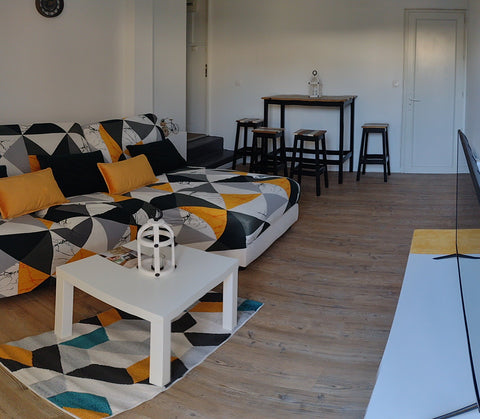 Maison individuelle de 90m2 avec grand jardin de 80m2 et entièrement meublée et  Bordeaux, France Agréable maison de ville 90m2 entièrement meublée. Entire townhouse vacation rental 54062894