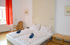 Cozy old building with 81m2, 3 bedrooms, kitchen and dining room. Directly at th Vienna, Austria Gemütliche Altbauwohnung Cosy 3room flat 81m² Entire rental unit vacation rental 19109587