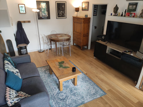 Charmant petit appartement avec terrasse proche des quais et du quartier des Cha Bordeaux, France Bel appartement situé dans le haut des Chartrons Entire rental unit vacation rental 653504886308965798