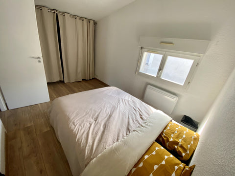 Profitez d'une chambre en plein cœur du quartier des Chartrons lors de votre pas Bordeaux, France Bordeaux - Chartrons : Chambre privée Private room in rental unit vacation rental 697931953516378387