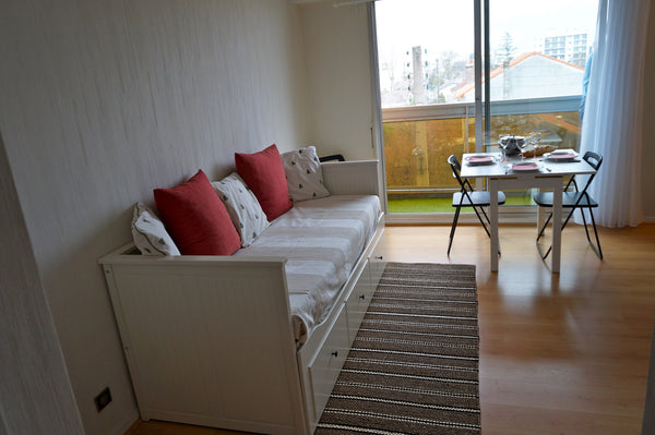 Studio calme, lumineux refait à neuf, proche du CHU (Tripode, Pellegrin), du sta Bordeaux, France Studio neuf, Bordeaux, CHU (hôpital), Terrasse Entire rental unit vacation rental 17678570