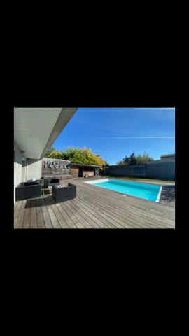 C’est une maison d’architecte, très lumineuse que laetitia et Patrick peuvent vo Bordeaux, France Maison d’architecte avec piscine Private room in villa vacation rental 659254266119732093