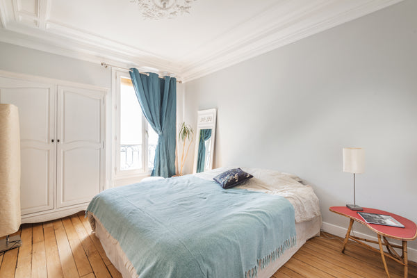 Sur la butte Montmartre, entre Moulin Rouge et Abbesses, entièrement rénové avec Paris, France Soleil, charme et jardin 50m2 à Montmartre Entire condo vacation rental 24821566