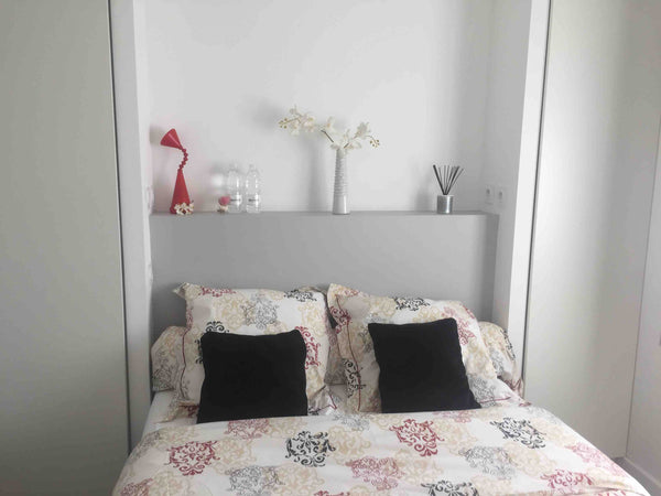 Chambre design, avec sa salle d'eau privative et WC.<br /><br />Le parking est s Pessac, France Chambre design indépendante au calme Private room in tiny home vacation rental 21444746