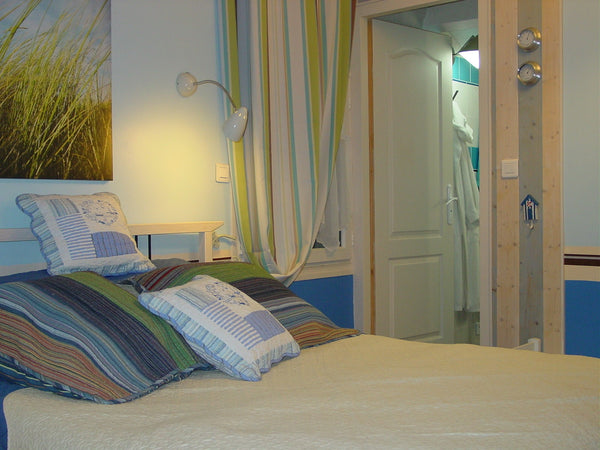 La Bordelaise - chambre d'Hôtes chez l'habitant<br />Propose une chambre pour 2  Cenon, France La Bordelaise - table d'Hôtes et chambre Private room in bed and breakfast vacation rental 813125