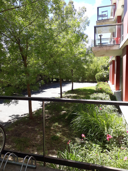 T3 entièrement refait à neuf au 3eme étage avec ascenseur et parking privé en so Tresses, France quartier des Chartrons dans un écrin de verdure Entire rental unit vacation rental 19785731