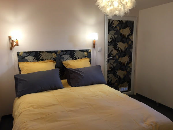 Chambre indépendante sans vis à vis Situation idéale 300 m tram ligne C pour cen  Cocooning dans La verdure Private room in guesthouse vacation rental 33771332