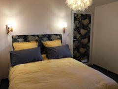 Chambre indépendante sans vis à vis Situation idéale 300 m tram ligne C pour cen  Cocooning dans La verdure Private room in guesthouse vacation rental 33771332