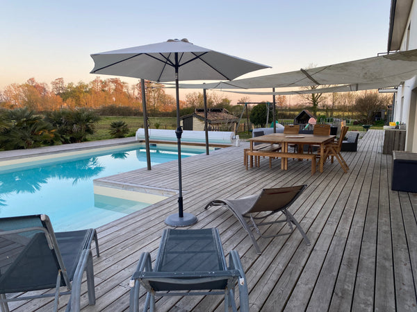 Fêtes de famille et soirées interdîtes. <br />Venez passer un séjour paisible à   Villa avec piscine dans propriété de 5 hectares Entire villa vacation rental 654174200586472127