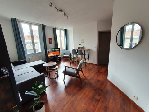 Appartement spacieux de 43m2, très lumineux. Idéalement situé entre le quartier  Bordeaux, France Appartement cosy et lumineux - Chartrons Entire rental unit vacation rental 645403037488725059