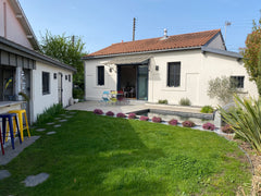 Petite villa typique des années 30 avec un air de vacances d'ici et d'ailleurs.< Pessac, France Villa Tahiti Iti Entire townhouse vacation rental 52958324