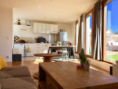 Situé à 2 pas de la Gare St Jean, profitez de ce bel appartement entièrement équ La Rochelle, France Cosy flat + Terrasse + Parking Entire condo vacation rental 21575982