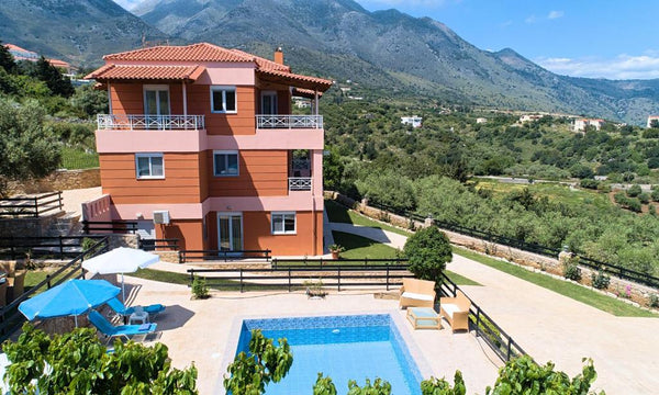 Die Villa Aqua Mare ist unterteilt in zwei geräumige Maisonette-Wohnungen.<br />  Maisonette Wohnung in Villa mit traumhaftem Pool Entire villa vacation rental 565738447825441362