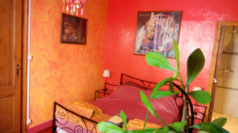 Chambre au rez-de-chaussée, ambiance marocaine avec : un lit double en 1m40, une Bordeaux, France Chambre avec douche italienne Private room in home vacation rental 6791959