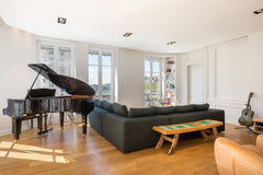 Literally crossed by the Saone, the apartment is inhabited by the hyper-urban sp Lyon, France Le Trompettiste - Newly refurbished flat Entire rental unit vacation rental 18552911