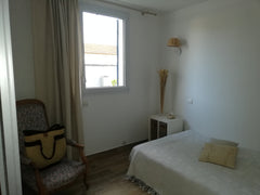 Chambre privée dans maison individuelle, centre Bassens, quartier paisible, proc  Chambre cosy, douche italienne privée Private room in home vacation rental 47508656