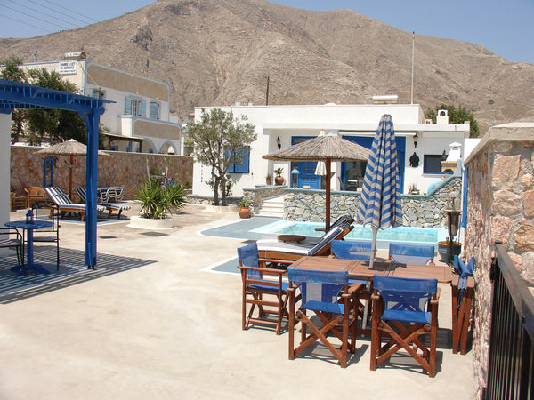 Adjoining studio in Perissa. Located in Perissa, Santorini, 5 minute walk to the England, United Kingdom Self contained Studio 1, full kitchen and bathroom Entire rental unit vacation rental 12688126