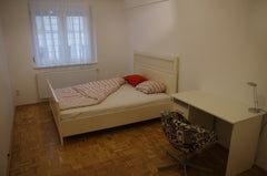 A spacious room in a recently renovated apartment right at the heart of the 20th Vienna, Austria Renovated room, central and next to Augarten Park Private room in rental unit vacation rental 18750150