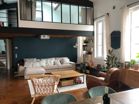 Ce beau duplex de 110m2 se situe en plein centre de Bordeaux, dans le quartier J Bordeaux, France Beau duplex au coeur de Bordeaux Entire loft vacation rental 42824367