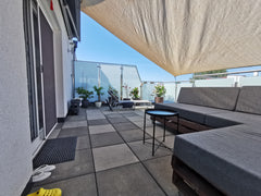 Unser Haus befindet sich in einer sehr schönen Gegend in der Nähe der Donau. So   Mini Penthouse nähe Alte-Donau/ Naturschutzgebiet. Private room in townhouse vacation rental 667812277695550784